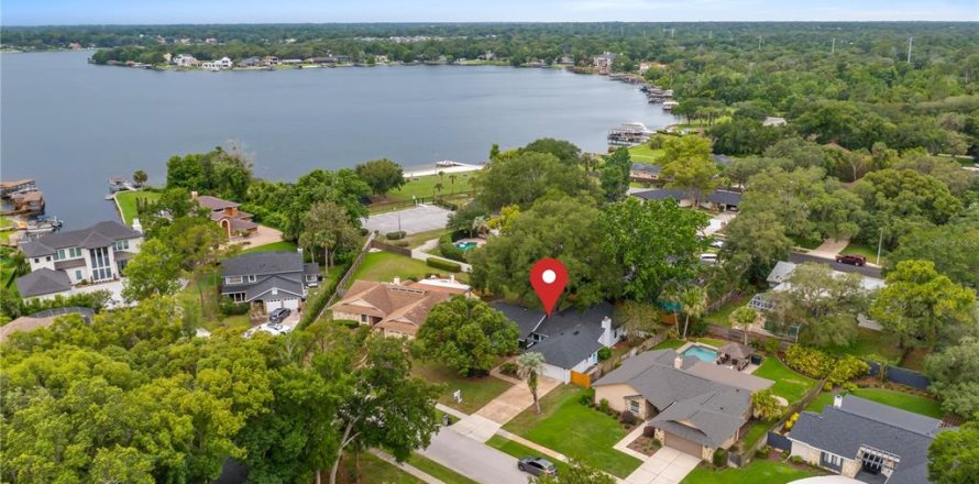 House in Longwood, Florida 3 bedrooms, 206.8 sq.m. № 2210605