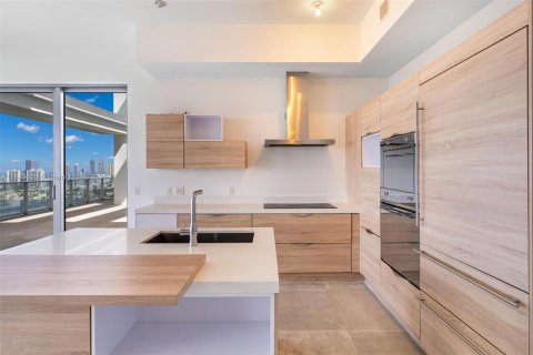 Condominio en alquiler en North Miami Beach, Florida, 4 dormitorios, 211.72 m2 № 1939933 - foto 24