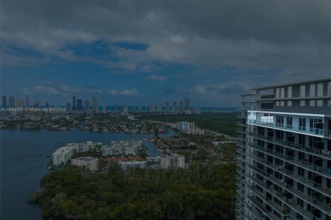 Condominio en alquiler en North Miami Beach, Florida, 4 dormitorios, 211.72 m2 № 1939933 - foto 13