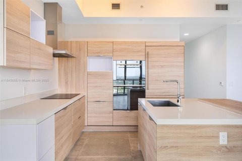 Condominio en alquiler en North Miami Beach, Florida, 4 dormitorios, 211.72 m2 № 1939933 - foto 23