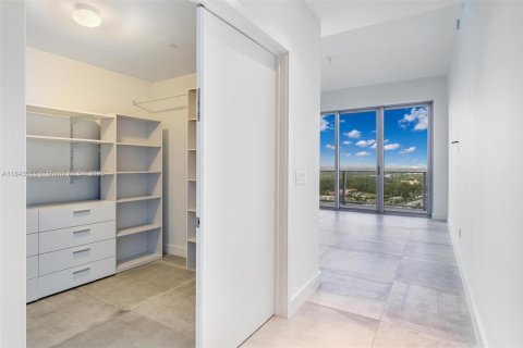 Condominio en alquiler en North Miami Beach, Florida, 4 dormitorios, 211.72 m2 № 1939933 - foto 29