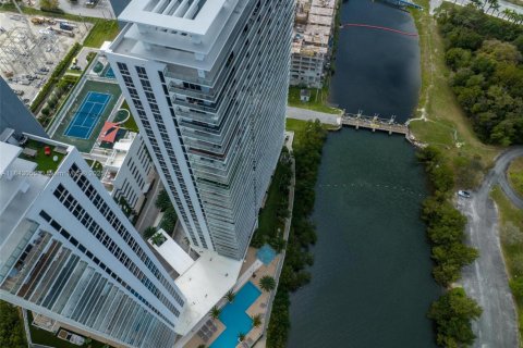 Condominio en alquiler en North Miami Beach, Florida, 4 dormitorios, 211.72 m2 № 1939933 - foto 9
