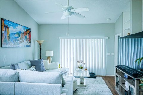 House in Palm Harbor, Florida 4 bedrooms, 151.8 sq.m. № 2352464 - photo 21