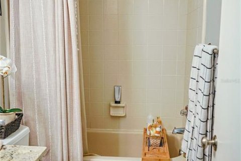House in Palm Harbor, Florida 4 bedrooms, 151.8 sq.m. № 2352464 - photo 19