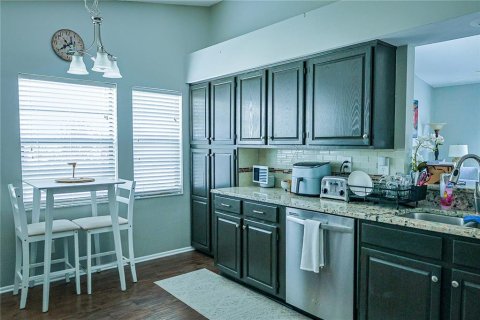 House in Palm Harbor, Florida 4 bedrooms, 151.8 sq.m. № 2352464 - photo 7