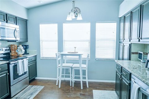 House in Palm Harbor, Florida 4 bedrooms, 151.8 sq.m. № 2352464 - photo 6