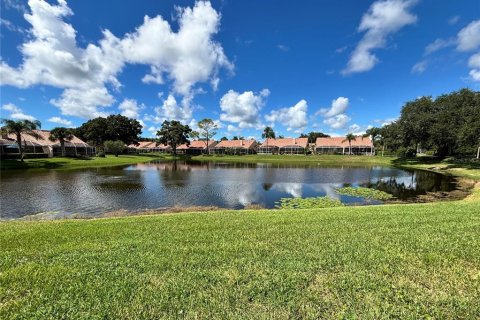 House in Palm Harbor, Florida 4 bedrooms, 151.8 sq.m. № 2352464 - photo 14