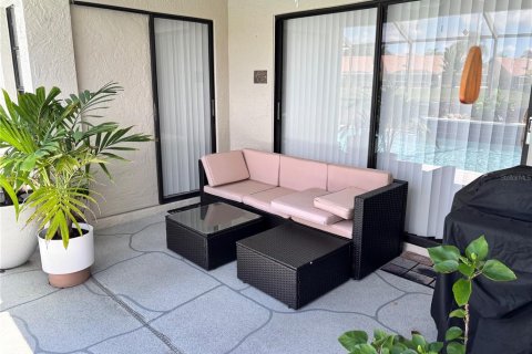 House in Palm Harbor, Florida 4 bedrooms, 151.8 sq.m. № 2352464 - photo 13