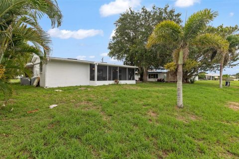House in Port Charlotte, Florida 2 bedrooms, 113.71 sq.m. № 1880812 - photo 29