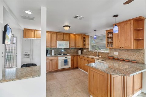 House in Port Charlotte, Florida 2 bedrooms, 113.71 sq.m. № 1880812 - photo 10