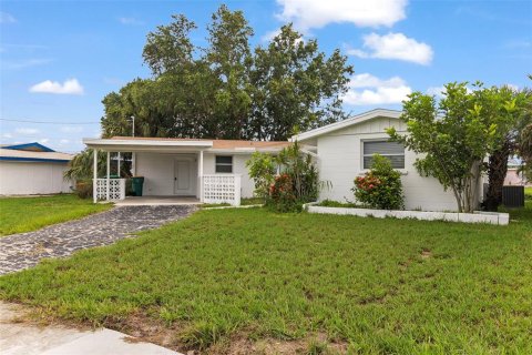 House in Port Charlotte, Florida 2 bedrooms, 113.71 sq.m. № 1880812 - photo 2