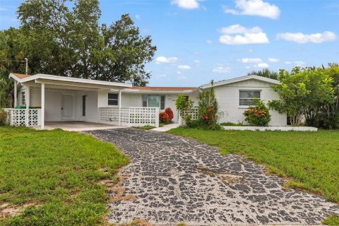 House in Port Charlotte, Florida 2 bedrooms, 113.71 sq.m. № 1880812 - photo 1