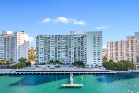 Снять в аренду кондоминиум в Майами-Бич, Флорида 50.45м2, № 1991918 - фото 30