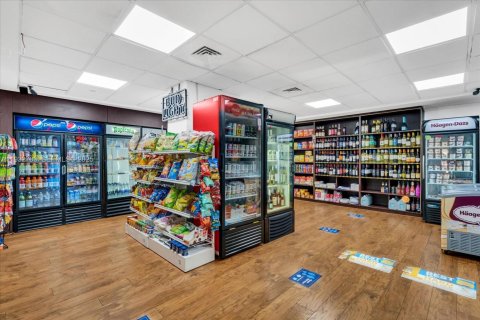 Снять в аренду кондоминиум в Майами-Бич, Флорида 50.45м2, № 1991918 - фото 24