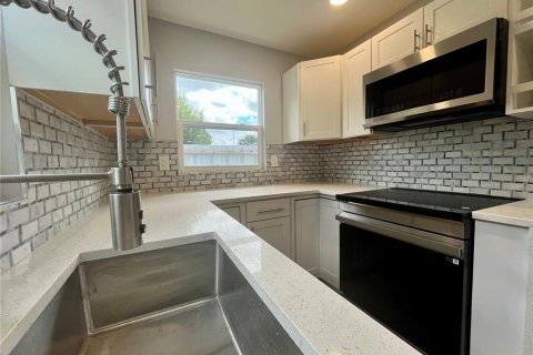 House in Gibsonton, Florida 3 bedrooms, 84.73 sq.m. № 1835853 - photo 15
