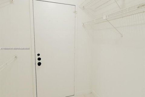 Снять в аренду кондоминиум в Лодерхилл, Флорида 2 спальни, 104.05м2, № 1991296 - фото 5