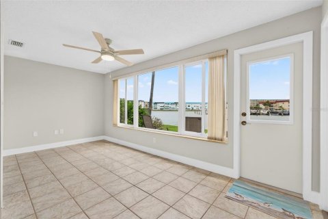 Condo in Gulfport, Florida, 2 bedrooms № 2156000 - photo 22