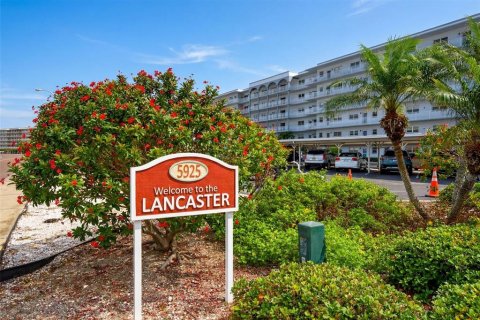 Condo in Gulfport, Florida, 2 bedrooms № 2156000 - photo 6