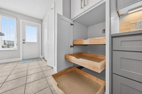 Condo in Gulfport, Florida, 2 bedrooms № 2156000 - photo 21