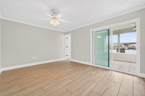 Condo in Gulfport, Florida, 2 bedrooms № 2156000 - photo 26