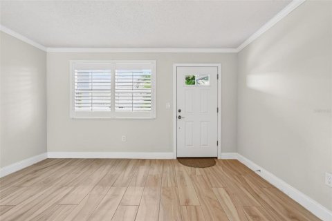 Condo in Gulfport, Florida, 2 bedrooms № 2156000 - photo 8