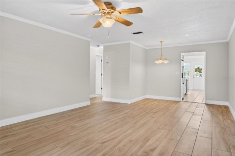 Condo in Gulfport, Florida, 2 bedrooms № 2156000 - photo 10