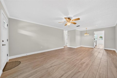 Condo in Gulfport, Florida, 2 bedrooms № 2156000 - photo 9