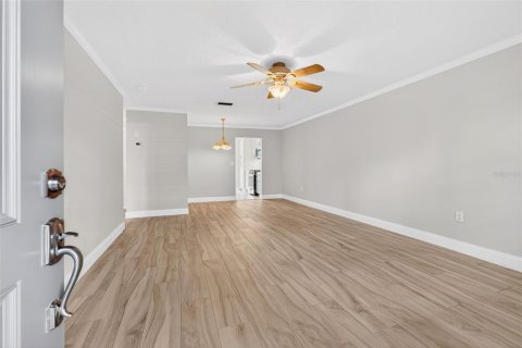 Condo in Gulfport, Florida, 2 bedrooms № 2156000 - photo 7