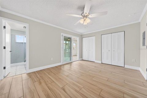 Condo in Gulfport, Florida, 2 bedrooms № 2156000 - photo 28