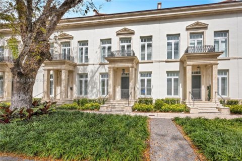 Adosado en Coral Gables, Florida 4 dormitorios, 323.76 m2 № 2042668