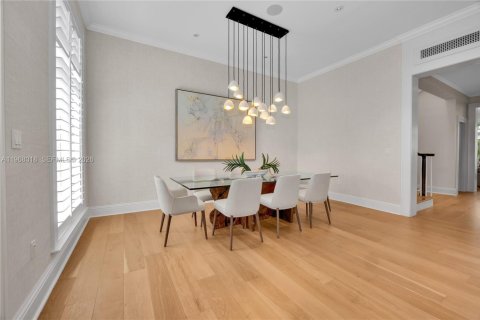 Adosado en venta en Coral Gables, Florida, 4 dormitorios, 323.76 m2 № 2042668 - foto 7