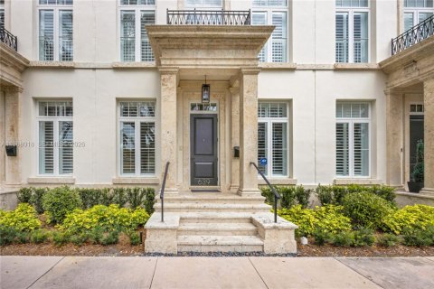 Adosado en venta en Coral Gables, Florida, 4 dormitorios, 323.76 m2 № 2042668 - foto 2