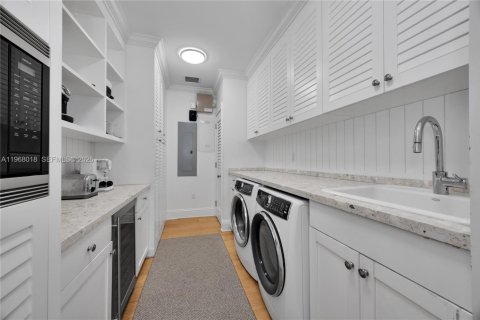 Adosado en venta en Coral Gables, Florida, 4 dormitorios, 323.76 m2 № 2042668 - foto 18