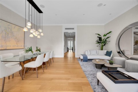 Adosado en venta en Coral Gables, Florida, 4 dormitorios, 323.76 m2 № 2042668 - foto 4