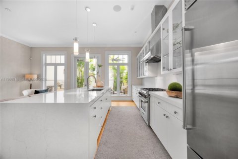 Adosado en venta en Coral Gables, Florida, 4 dormitorios, 323.76 m2 № 2042668 - foto 17