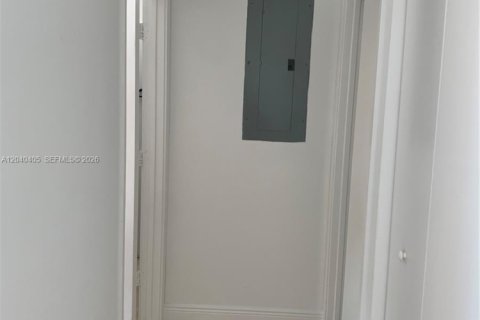 Condo in Miami, Florida, 2 bedrooms  № 2086663 - photo 28
