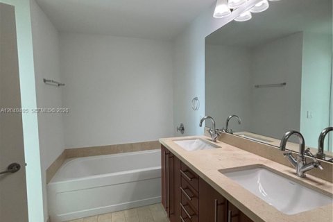 Condo in Miami, Florida, 2 bedrooms  № 2086663 - photo 20