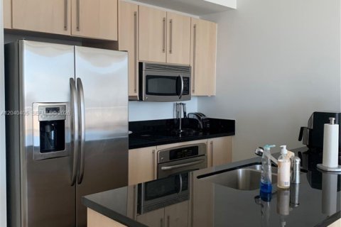 Condo in Miami, Florida, 2 bedrooms  № 2086663 - photo 9