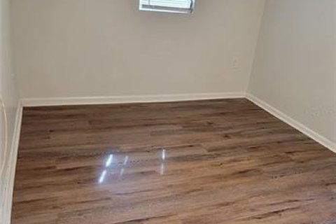 Propiedad comercial en venta en Tampa, Florida, 3 dormitorios, 148.55 m2 № 1831195 - foto 12