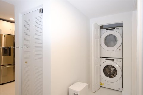 Купить кондоминиум в Дорал, Флорида 2 спальни, 112.04м2, № 1706103 - фото 13