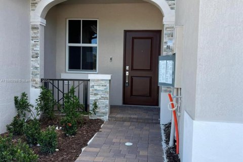 Townhouse in Miami, Florida 3 bedrooms, 133.97 sq.m. № 2014570 - photo 2