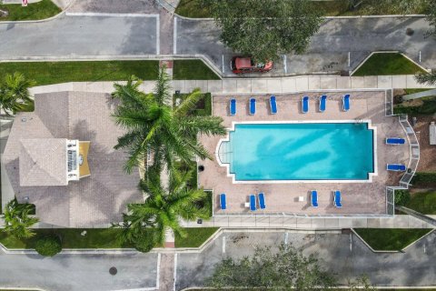 Townhouse in Jupiter, Florida 2 bedrooms, 143.26 sq.m. № 1077873 - photo 1