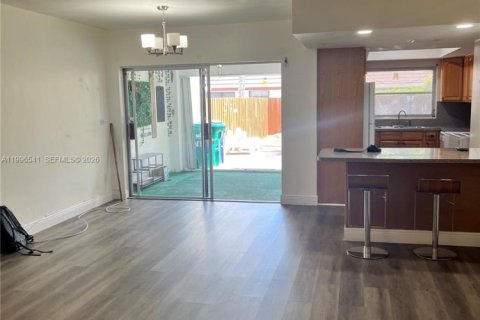 Снять в аренду таунхаус в Майами-Лейкс, Флорида 2 спальни, 123.84м2, № 2059170 - фото 9