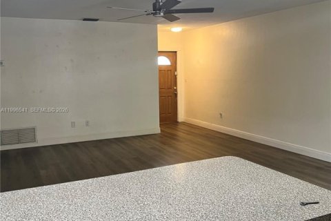 Снять в аренду таунхаус в Майами-Лейкс, Флорида 2 спальни, 123.84м2, № 2059170 - фото 6