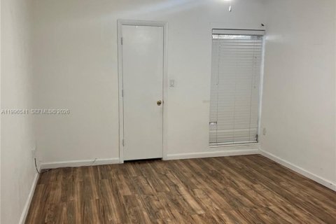 Снять в аренду таунхаус в Майами-Лейкс, Флорида 2 спальни, 123.84м2, № 2059170 - фото 10