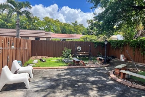 Снять в аренду таунхаус в Майами-Лейкс, Флорида 2 спальни, 123.84м2, № 2059170 - фото 13