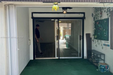 Снять в аренду таунхаус в Майами-Лейкс, Флорида 2 спальни, 123.84м2, № 2059170 - фото 12