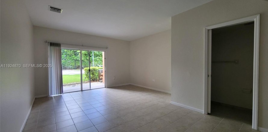 Touwnhouse à Miami Gardens, Floride 2 chambres, 105.91 m2 № 2042302