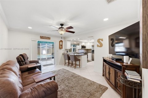 House in Plantation, Florida 4 bedrooms, 192.68 sq.m. № 2033283 - photo 16