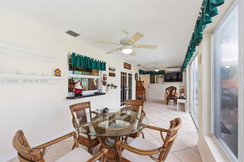 House in Plantation, Florida 4 bedrooms, 192.68 sq.m. № 2033283 - photo 29